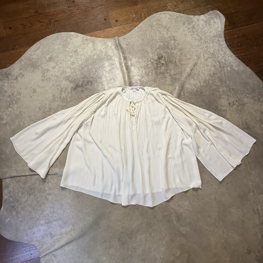 Elizabeth And James Blouse Womens Size Small Beige Jade Pleated Flare Sleeve‎